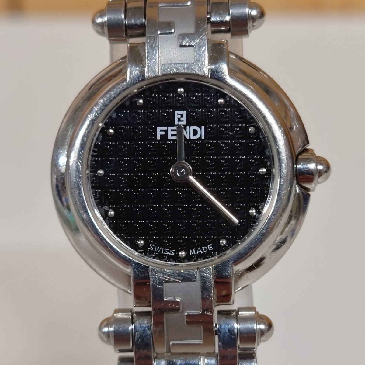 1円~【動作未確認】フェンディ FENDI 025-750L-285 レディース 腕時計 クォーツ QUAUTZ ラウンド ブラック文字盤 スイス製 2針