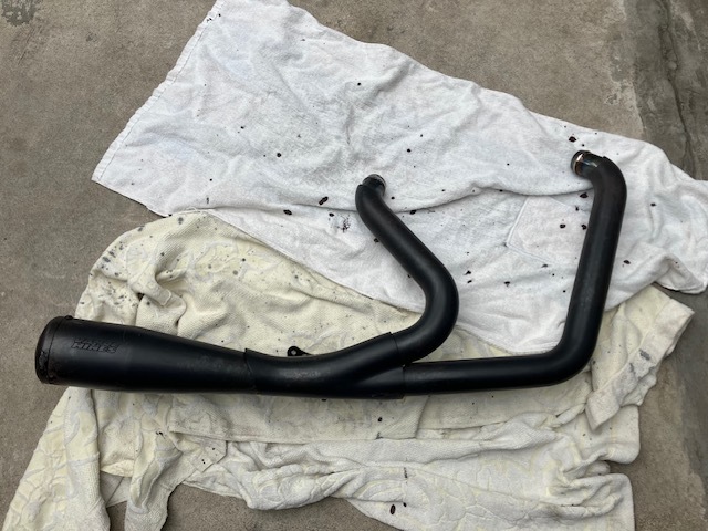 売り切り　ハーレー　ダイナ　2006－2017　VANCE&HINES(バンス&ハインズ) DYNA 2-INTO-1 UPSWEEP ダイナ アップスイープ　