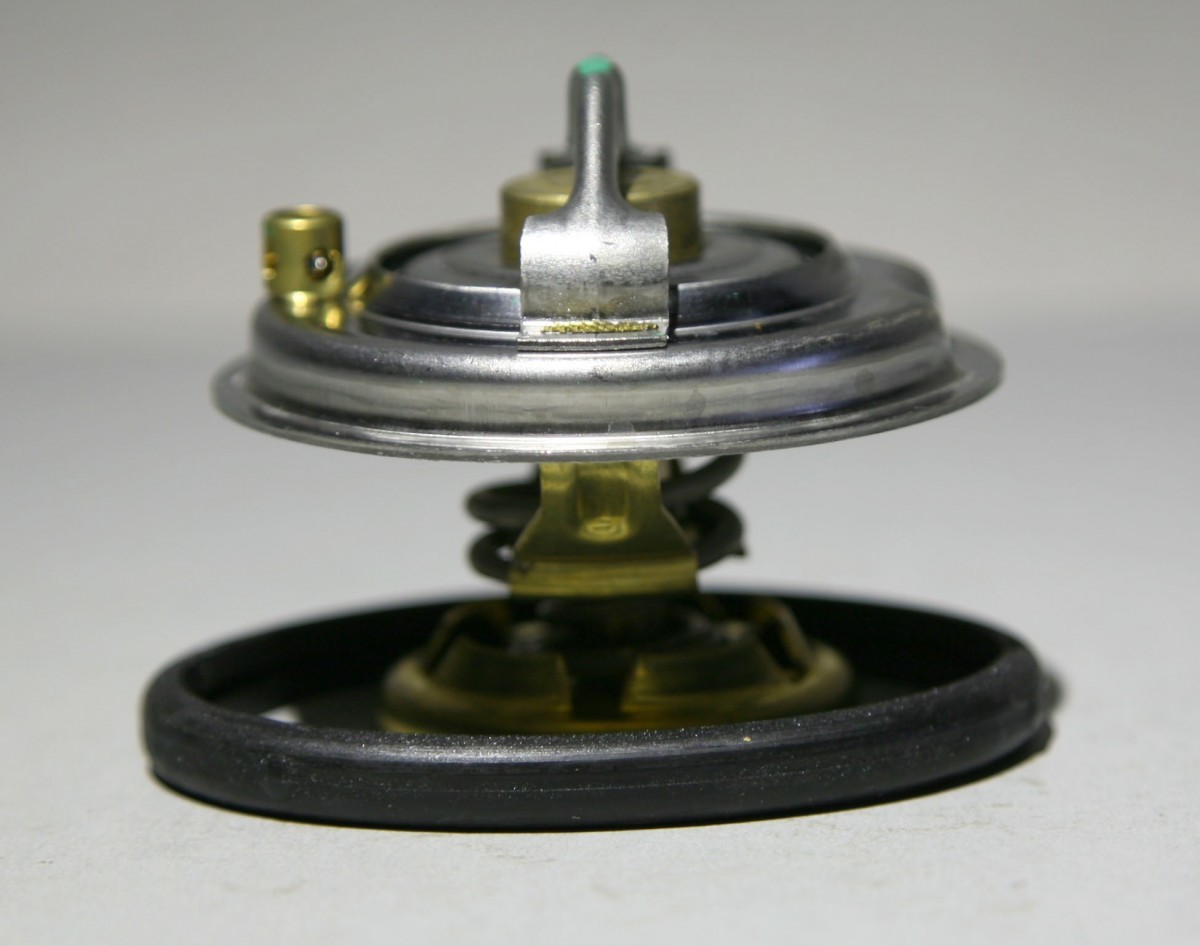 Mercedes Benz メルセデス・ベンツ W201，W124，ディーゼルエンジン サーモスタット 6022000015 0032039875 6012000115 6032000015