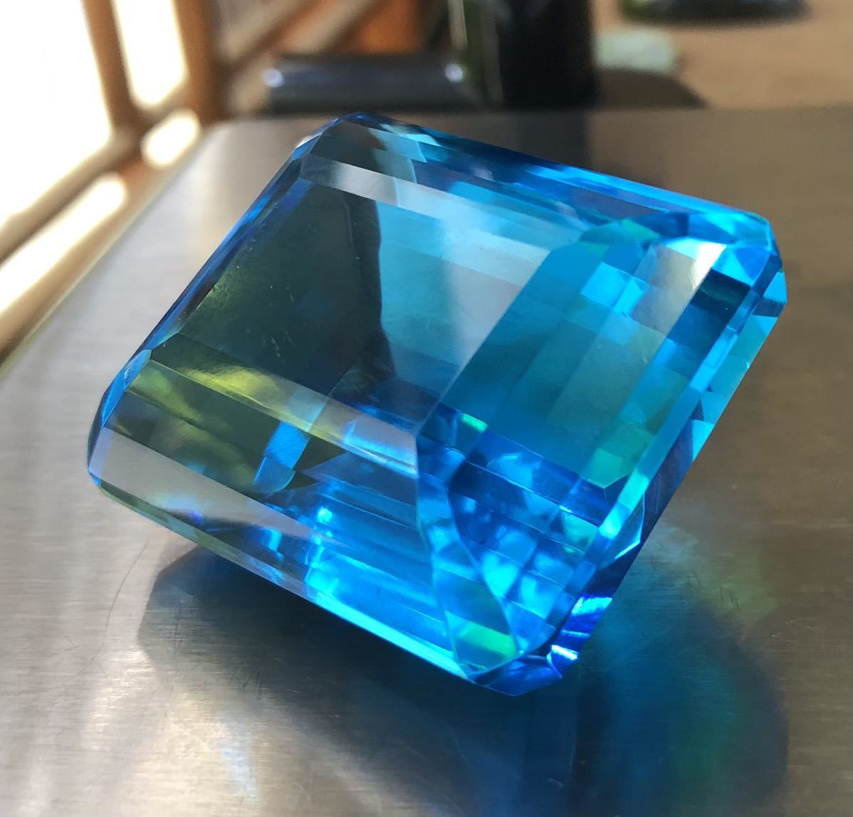 279 Ct シンセティック ブルートパーズ