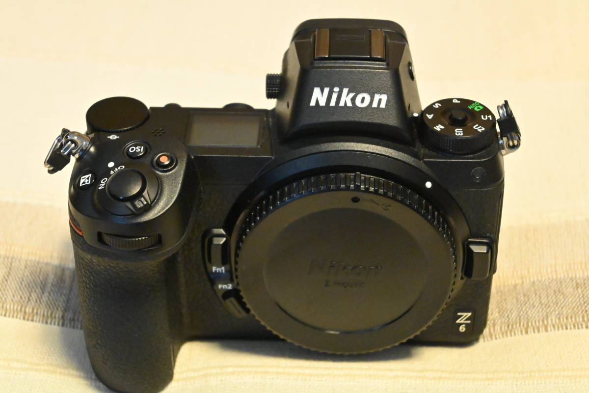 Nikon　Z6　ボディ　ショット数2897枚　未記入保証書（販売店シール有り）　極美品