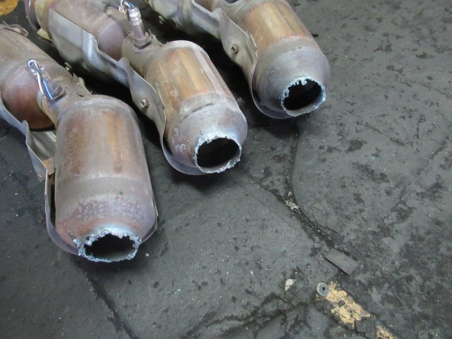 トヨタ プリウス ZVW30 触媒 コンバーター 4本セット トヨタ プリウス