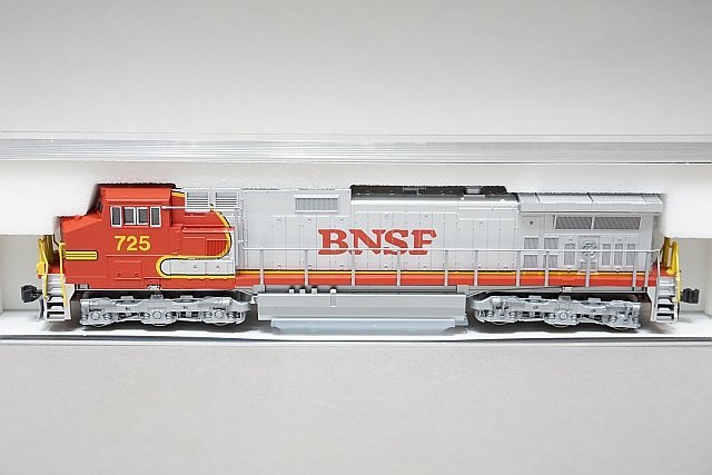 C44-9W BNSF Kato N GE Diesel #976 - DCC w⁄ Engine Dash-9 HO Scale
