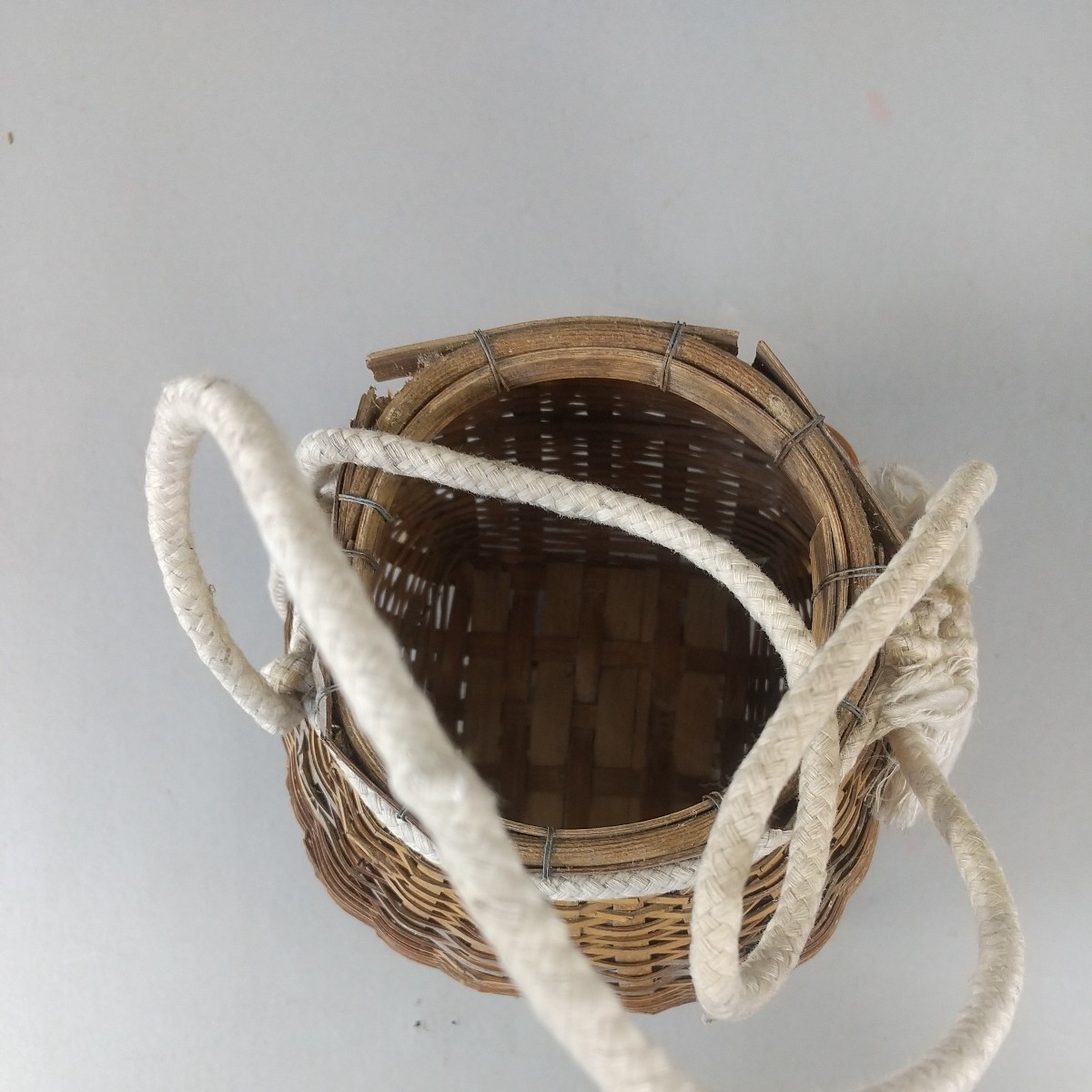 7720【同梱NG】ビク 魚籠 径10cm高15cm 竹籠 竹編み 漁具 渓流釣り 花