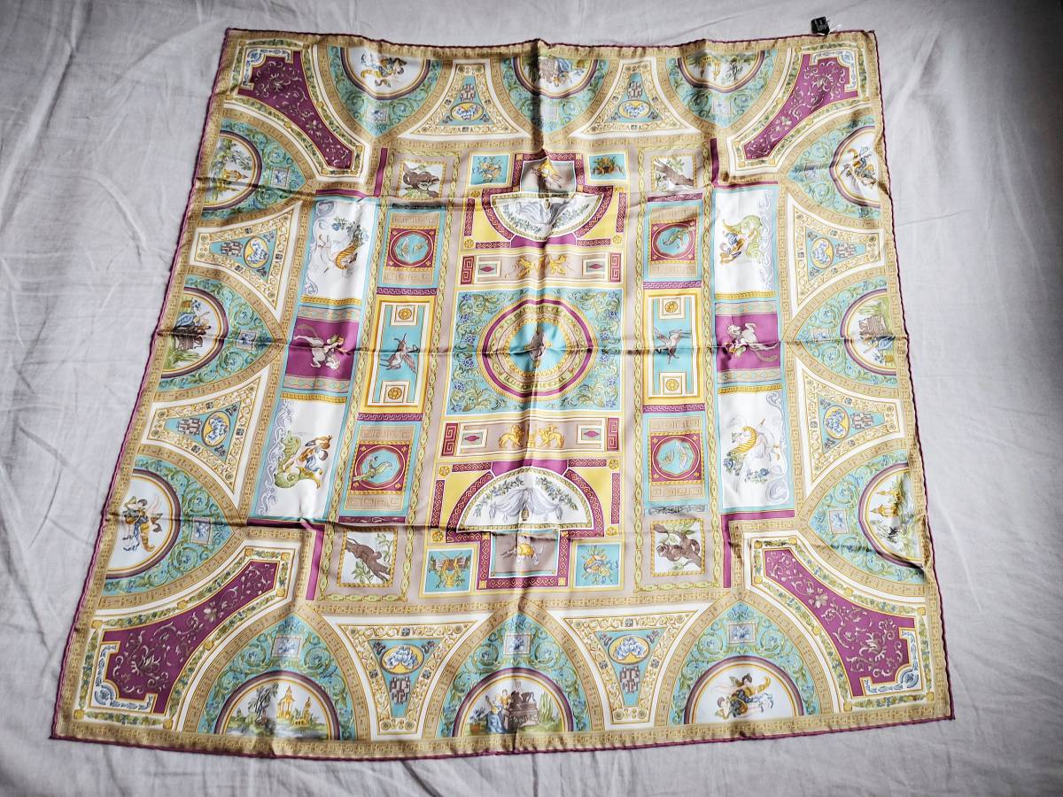 美品⭐️ETRO エトロ スカーフ　神話　ペガサス　シルク100%　サイズ90 新品 ETRO エトロ スカーフ 天使 神話 動物 アニマル 総柄 ペガサス