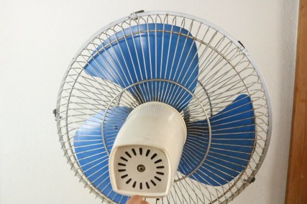 National 壁掛け扇風機 青い羽根　昭和レトロ　現状品　未清掃 ナショナル National 昭和レトロ 壁掛 扇風機 動作品◇金属羽/3枚羽根