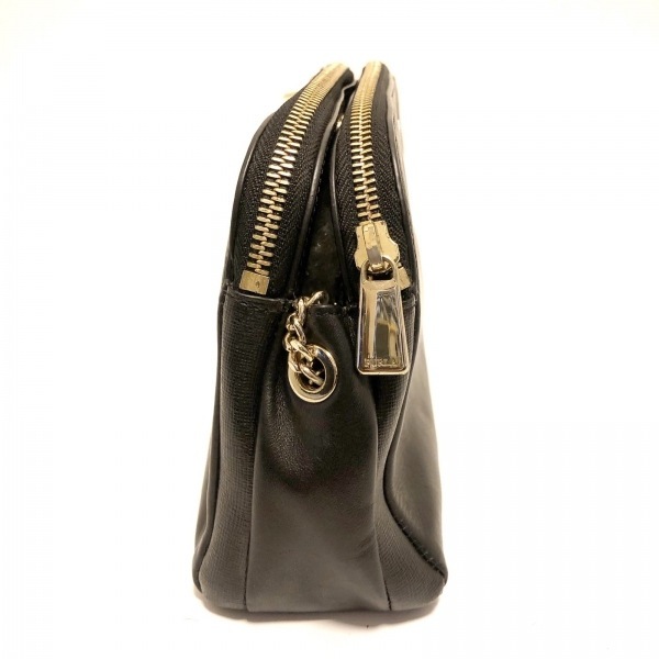FURLA ブラックレザー ショルダーバッグ ジッパーゴールド金具 