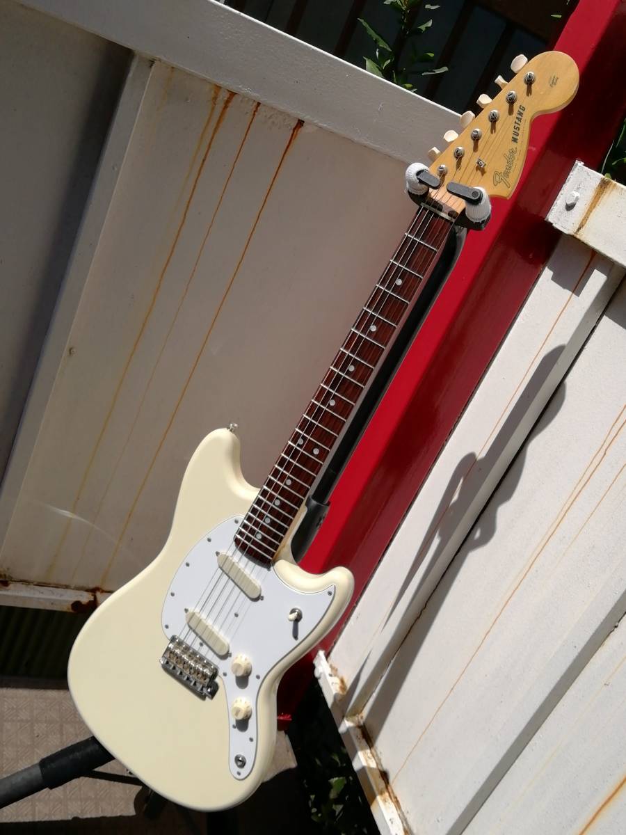 Fender Char mustang 日本製 zicca 純正 ホワイト ピックガード 搭載