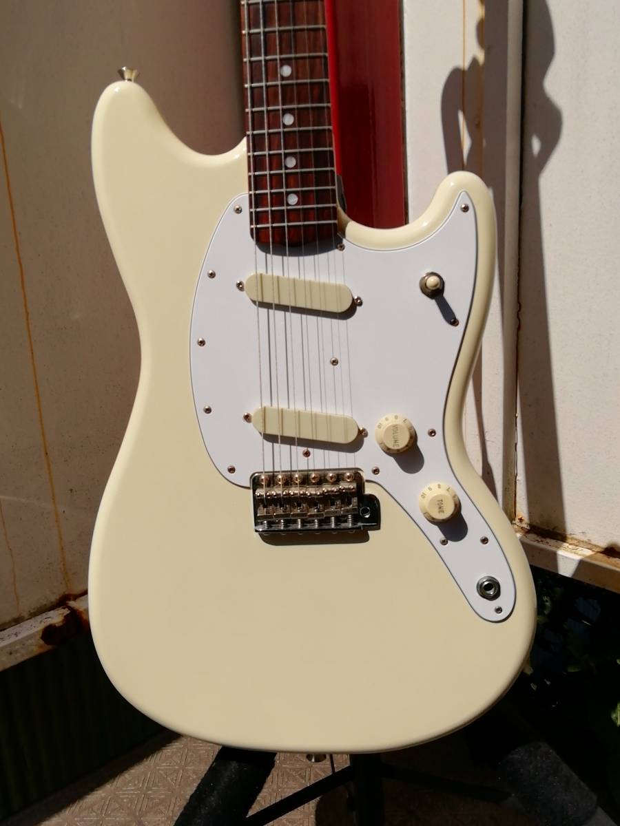 【Zicca限定版】Fender Mustang char owhホワイト 美品 Zicca限定版】Fender Mustang char owhホワイト 美品 【公式通販】