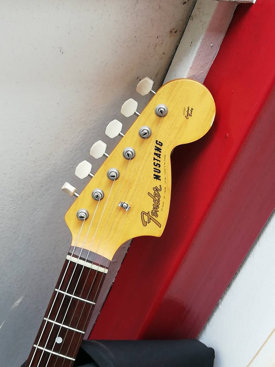 【Zicca限定版】Fender Mustang char owhホワイト 美品 Zicca限定版】Fender Mustang char owhホワイト 美品 【公式通販】