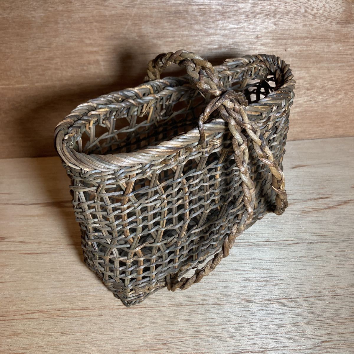 100%新品，得価 編み籠 天然素材 籠 手提 花籠 籠バッグ つる あけび 籐 かご 茶道具 背負い籠 古道具(木工、竹工芸)｜売買されたオークション情報、yahooの商品情報をアーカイブ公開 - オークファン 木工、竹工芸