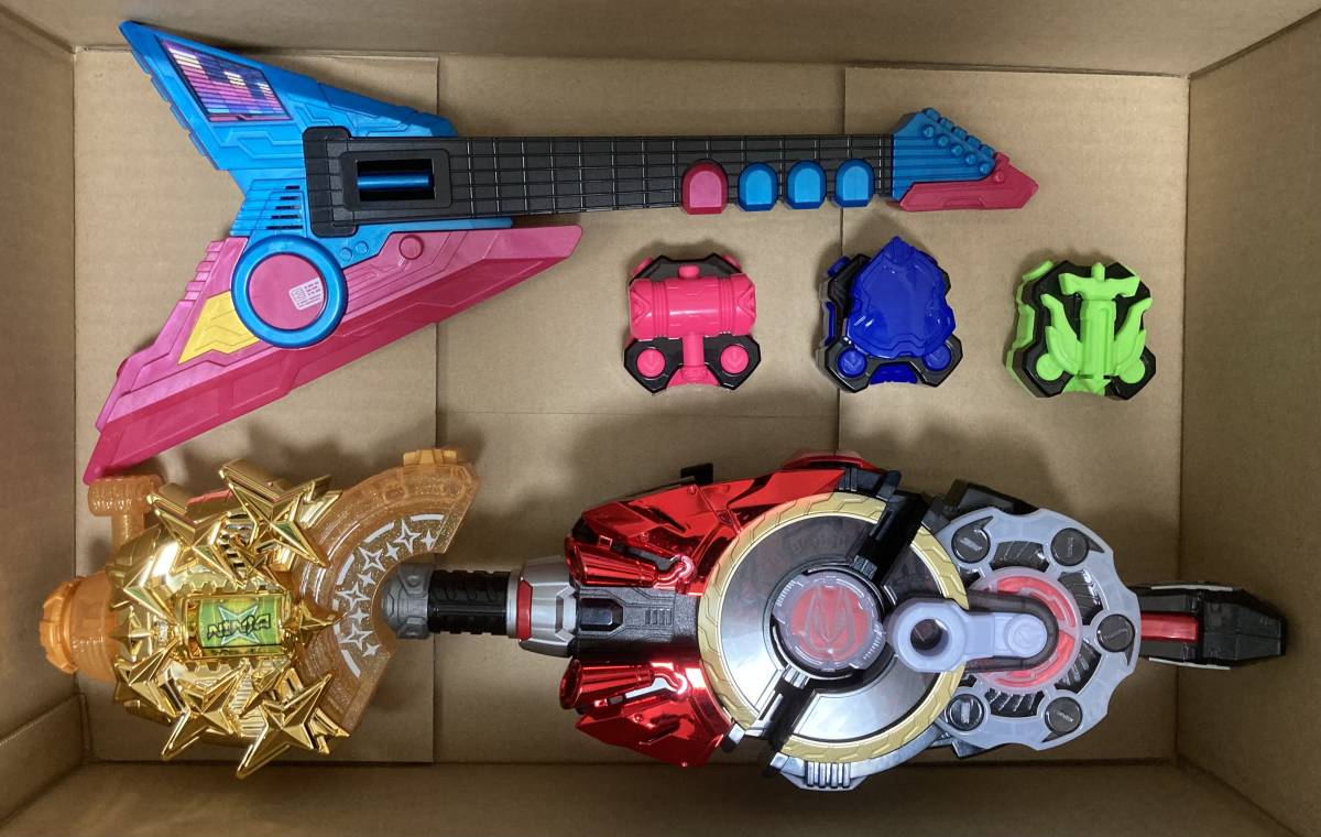 85%OFF〜 美品 仮面ライダーギーツ 4点セット DXデザイアドライバー 