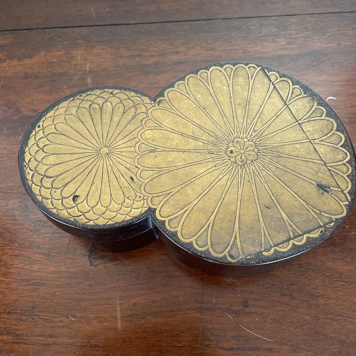 未使用】時代漆芸 木製 菊紋蒔絵 螺鈿象嵌箱 蓋物 小物入れ R7112344