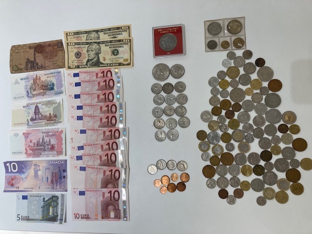 外貨おまとめ　10カナダドル　105ユーロ　25アメリカドル　その他外国銭/紙幣_1