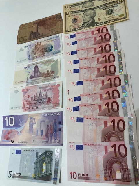 外貨おまとめ　10カナダドル　105ユーロ　25アメリカドル　その他外国銭/紙幣_2