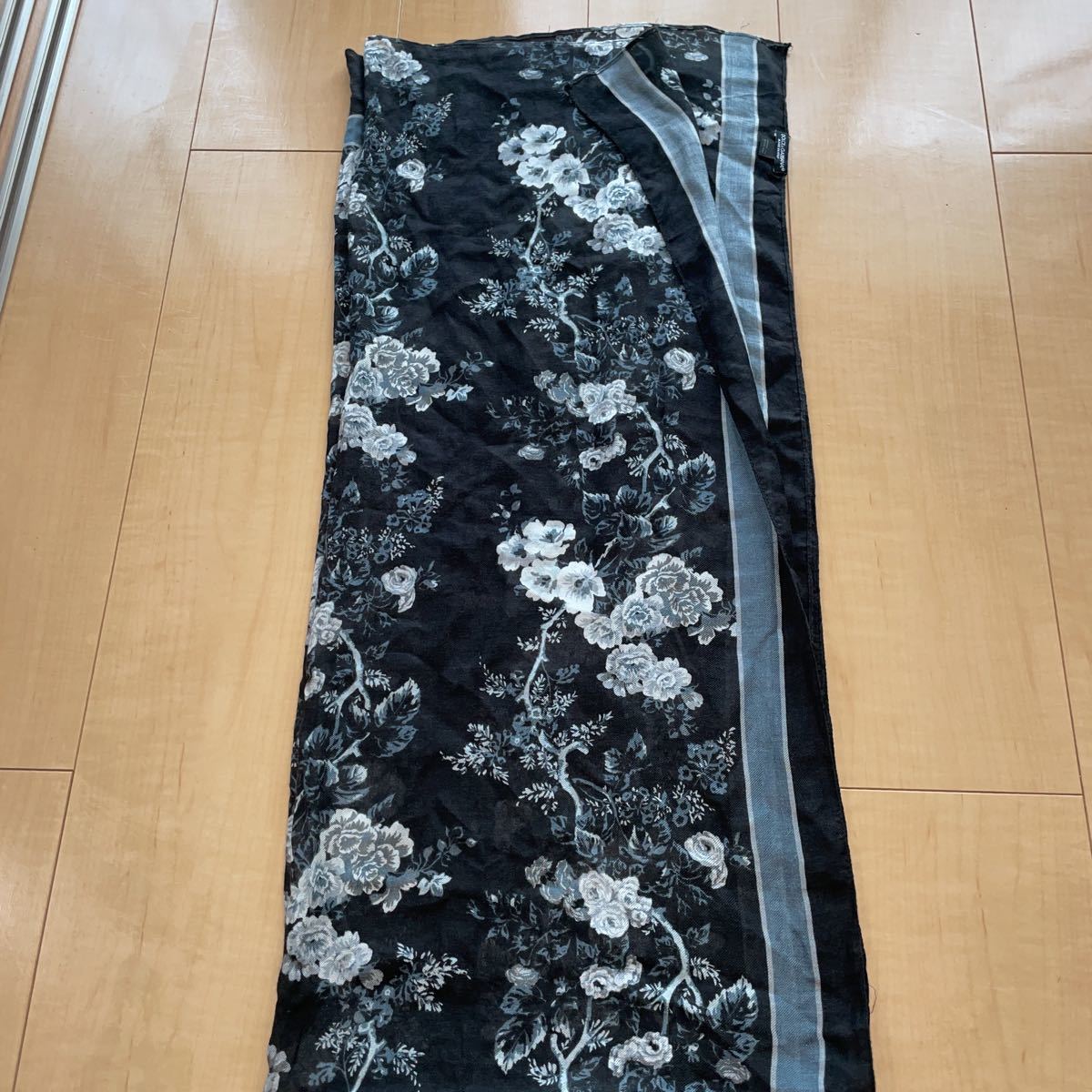DOLCE＆ GABBANAドルガバスカーフ　薄手ストール　ドルガバボタニカルシリーズ　フラワー柄