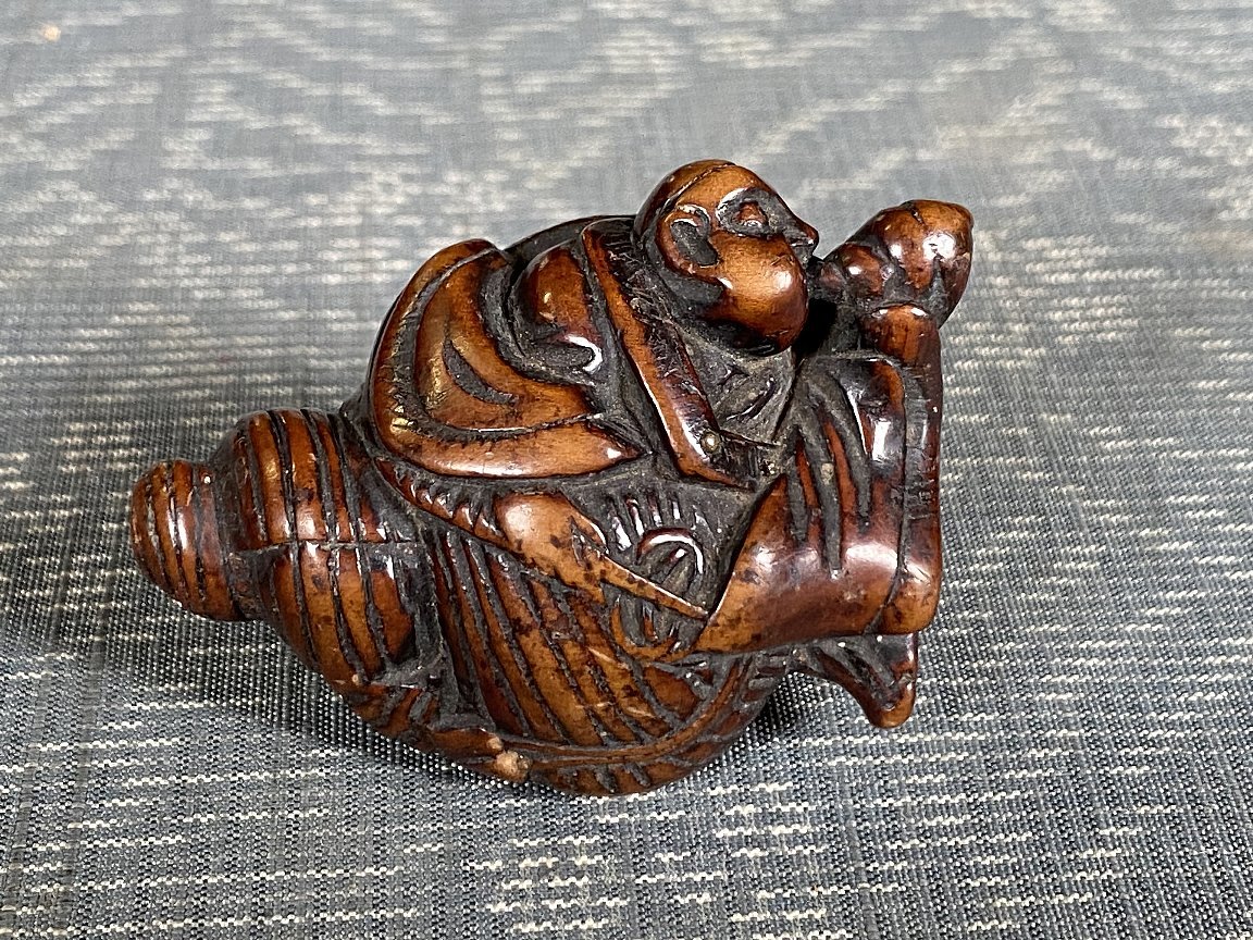 ◇鶴鳴堂◇時代物 マンモス 子鳥紋大形根付 松山在銘 提げ物 細密彫刻