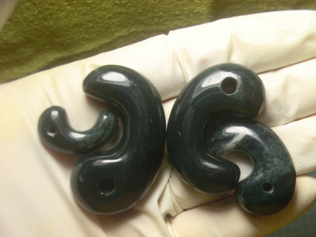 深緑　勾玉　4個セット　53g　瑪瑙　根付 鑑賞石 原石 標本 紋石　縄文弥生出土品モドキ 