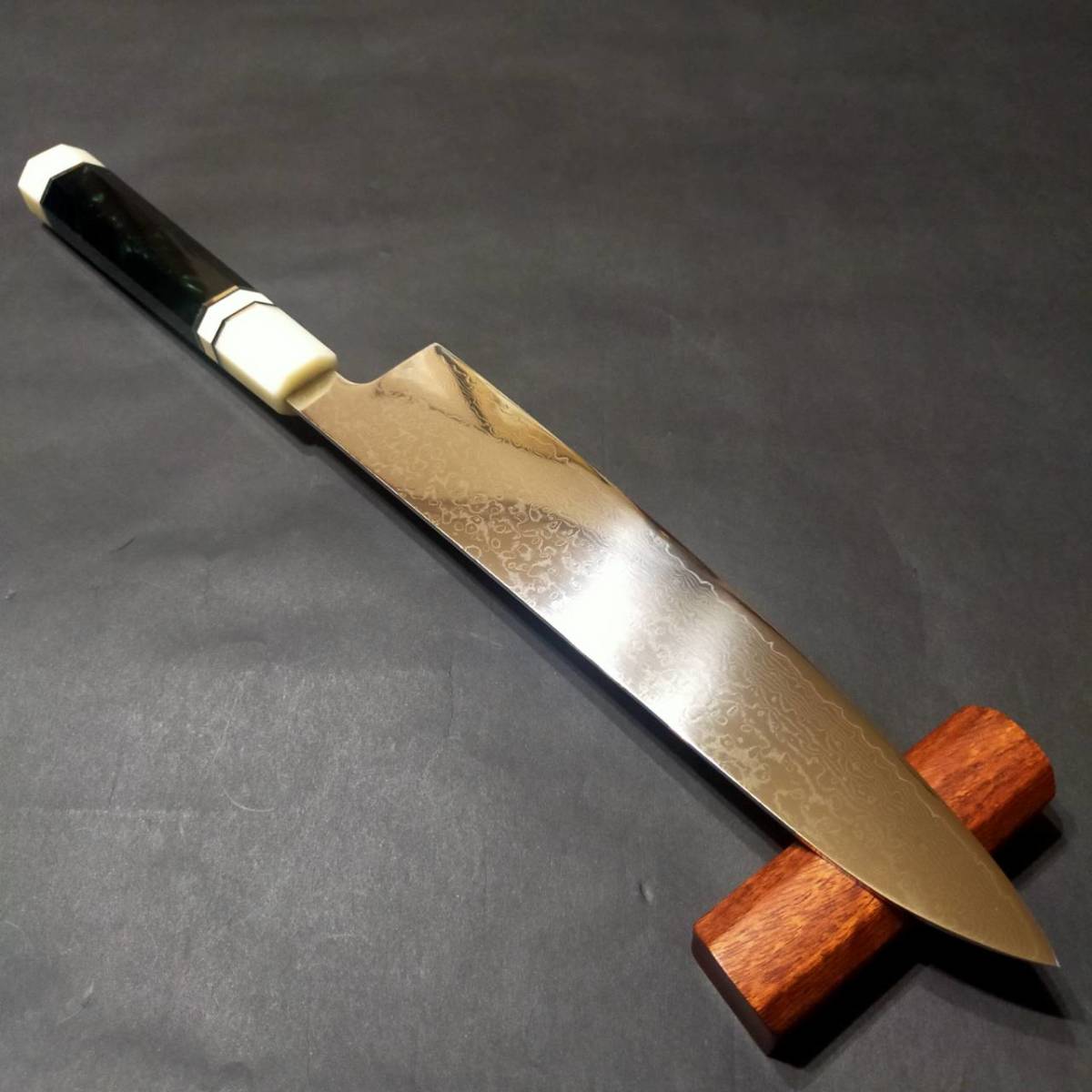 新品美麗】67層ダマスカスV金10号ステンレス牛刀240mm モダン 