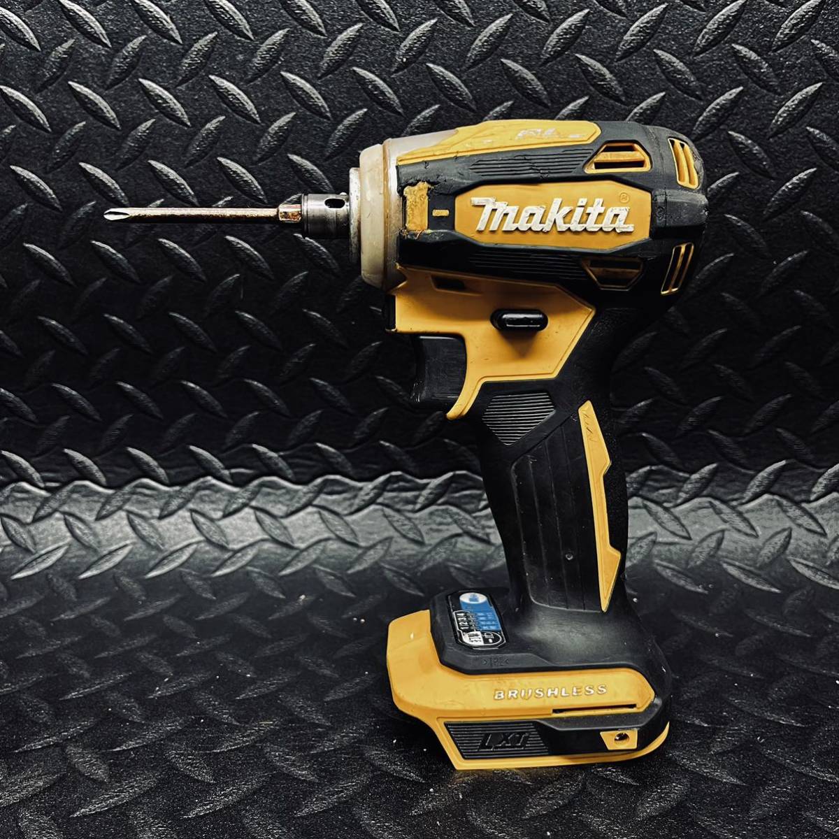 ジャンク品 マキタ makita 18v充電式 インパクトドライバ TD172D ジャンク品 マキタ makita 18v充電式 インパクトドライバ TD172D