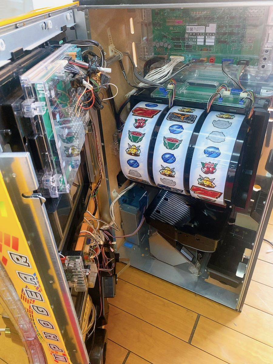 6AD189 1円～ 【動作品】スロット シンフォギア コインレス 鍵付き