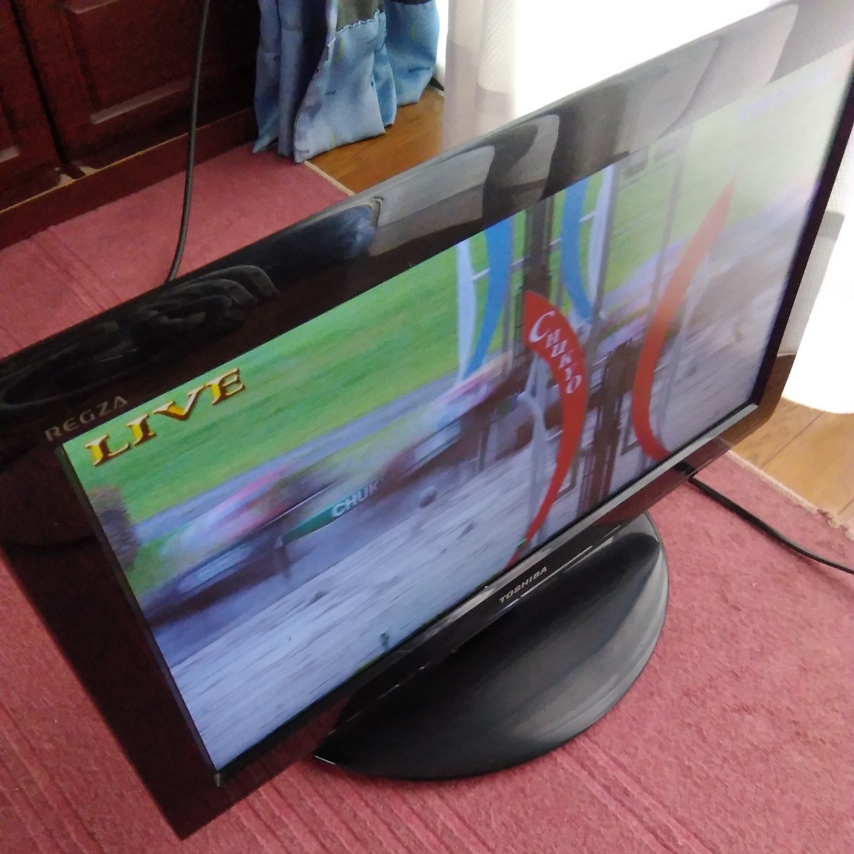 TOSHIBA 液晶テレビ　22RE2　本体とリモコン