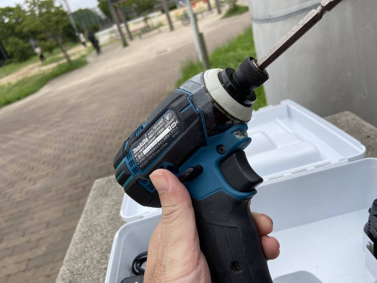 マキタ インパクトドライバーTD149DRFX 18Vバッテリー付き中古良品 