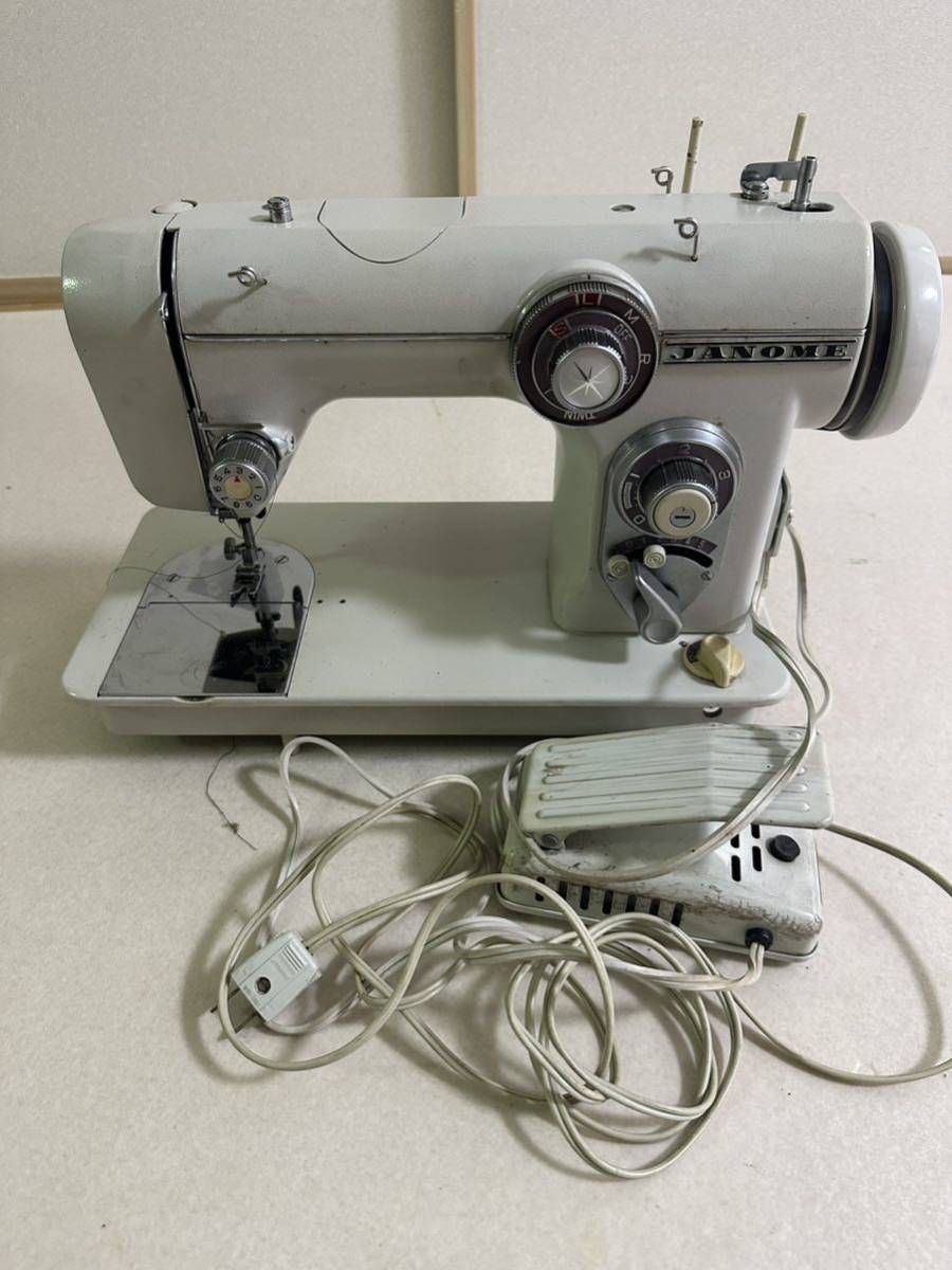 正規品，格安 JANOME SEWING MOTOR ジャノメ M-105 昭和レトロ 手芸 裁縫 ハンドクラフト フットペダル付き 通電ok Z20(ジャノメ)｜売買されたオークション情報、yahooの商品情報をアーカイブ公開 - オークファン ジャノメ