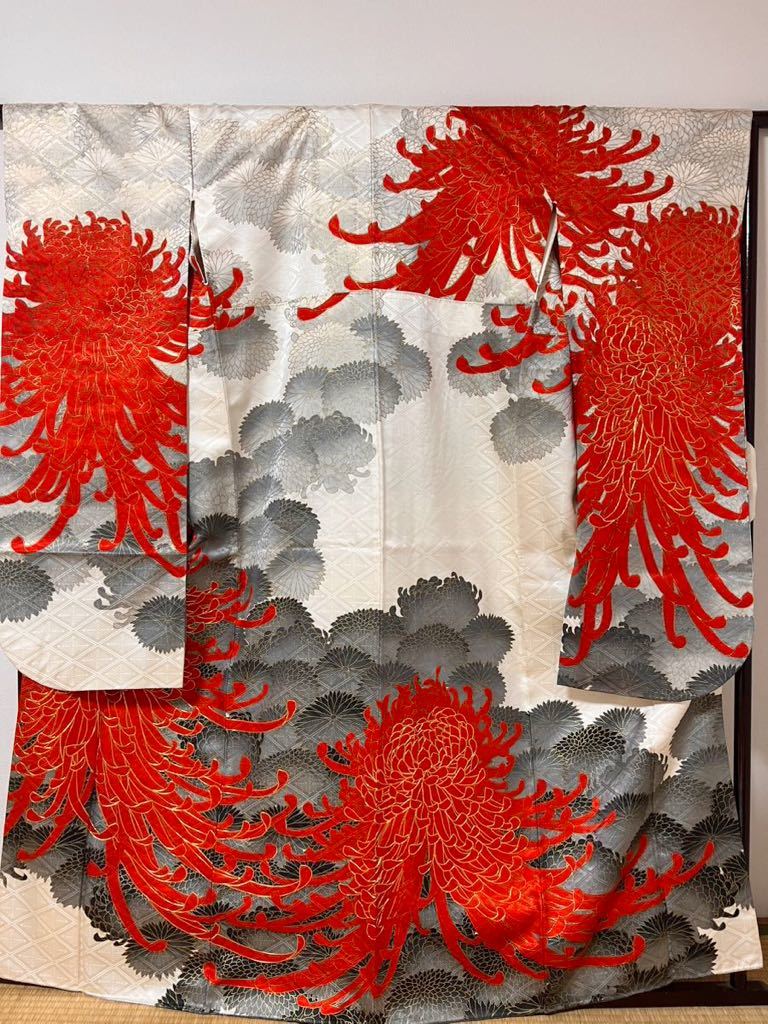 振袖 絢爛 着物 晴着 華 駒刺繍 金 文様 祝着 和装 絹100% きもの 呉服　着丈160cm