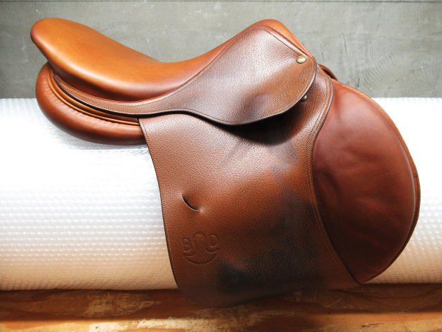 乗馬鞍(障害鞍、障害用) Bruno Delgrangeサイズ17.5（BRUNO DELGRANGE  
