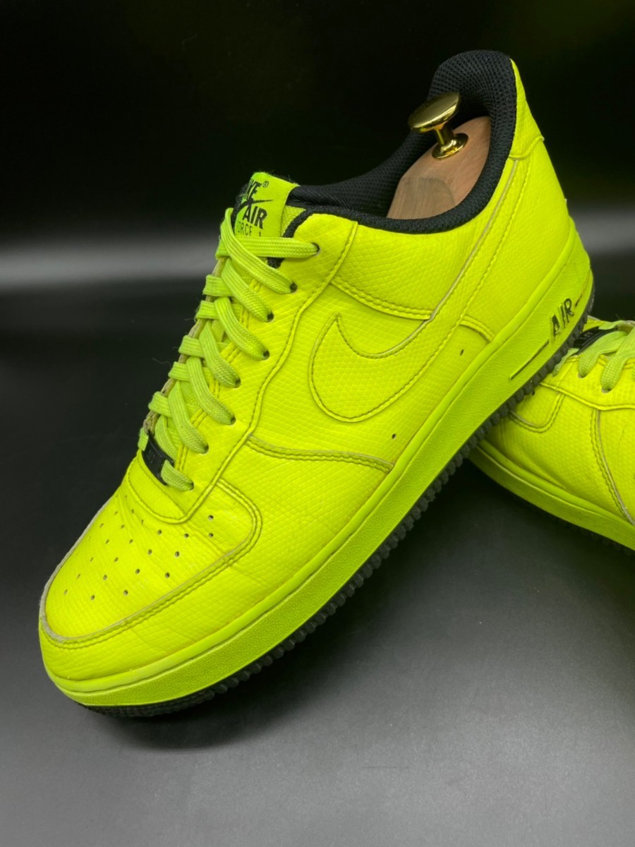 大人気，安い 衝撃プライス 最強の１足フリーク待望モデル NIKE/エアフォースワン ロー ヴォルト 高級スニーカー 蛍光イエロー/jp27.5cm S2(27.5cm)｜売買されたオークション情報、yahooの商品情報をアーカイブ 27.5cm