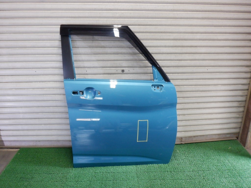 ソリオ　MA27S/MA37S　右フロントドア (A8158)