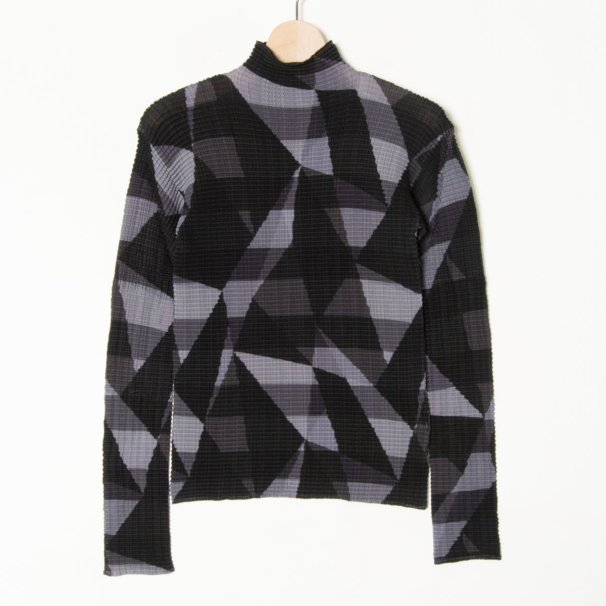 ISSEY MIYAKE プリーツ加工ハイネックトップスイッセイミヤケ