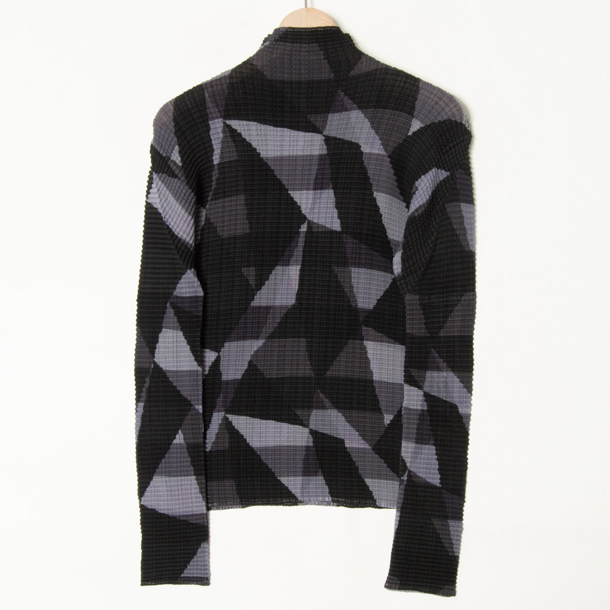 ISSEY MIYAKE プリーツ加工ハイネックトップスイッセイミヤケ