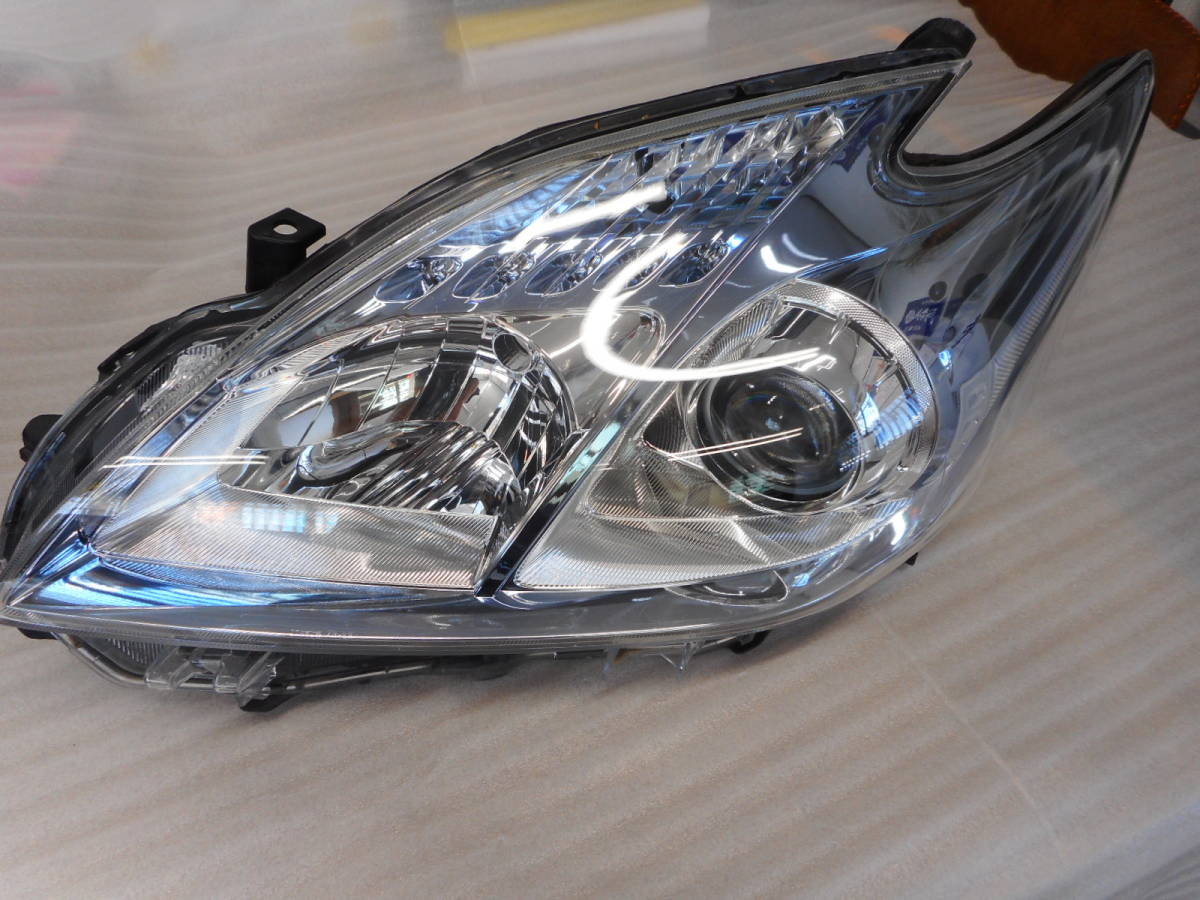 トヨタ◆プリウス◆前期◆ＺＶＷ３０◆左ヘッドライト◆ハロゲン◆取付部分損傷無し◆ライト
