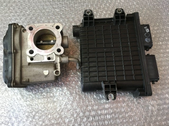 エンジン コンピューター スロットル ボディ アルト HA24V スズキ K6A 