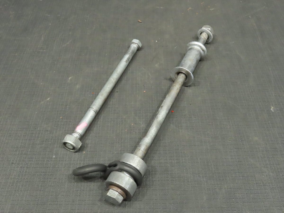 1976年 KZ900 A4 エンジンマウントブラケット＆ボルト【060】 Z900-E