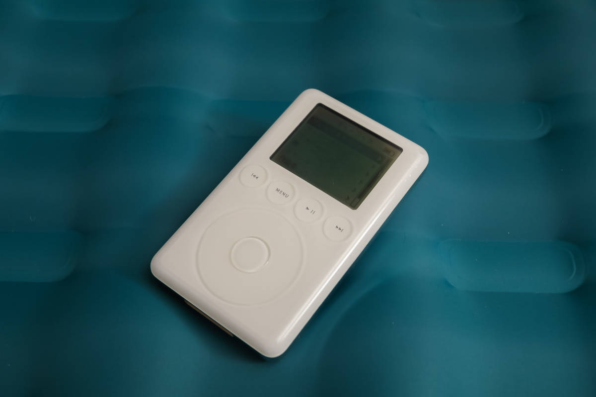 Apple 第3世代 iPod 20GB 充電器・FireWireケーブル・ドック付き 
