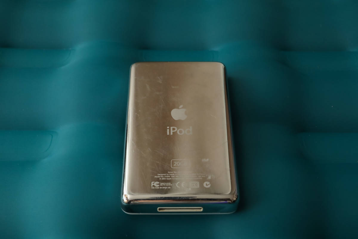 Apple 第3世代 iPod 20GB 充電器・FireWireケーブル・ドック付き(iPod