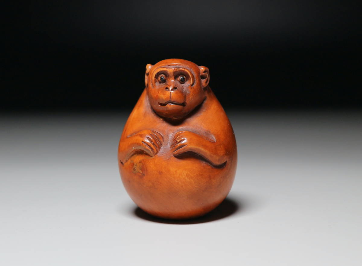 ★吉丸★　柘植根付D359【十二支・猿】 黄楊木彫　 （検索用：印籠・提げ物・緒締め・帯留め・Netsuke）