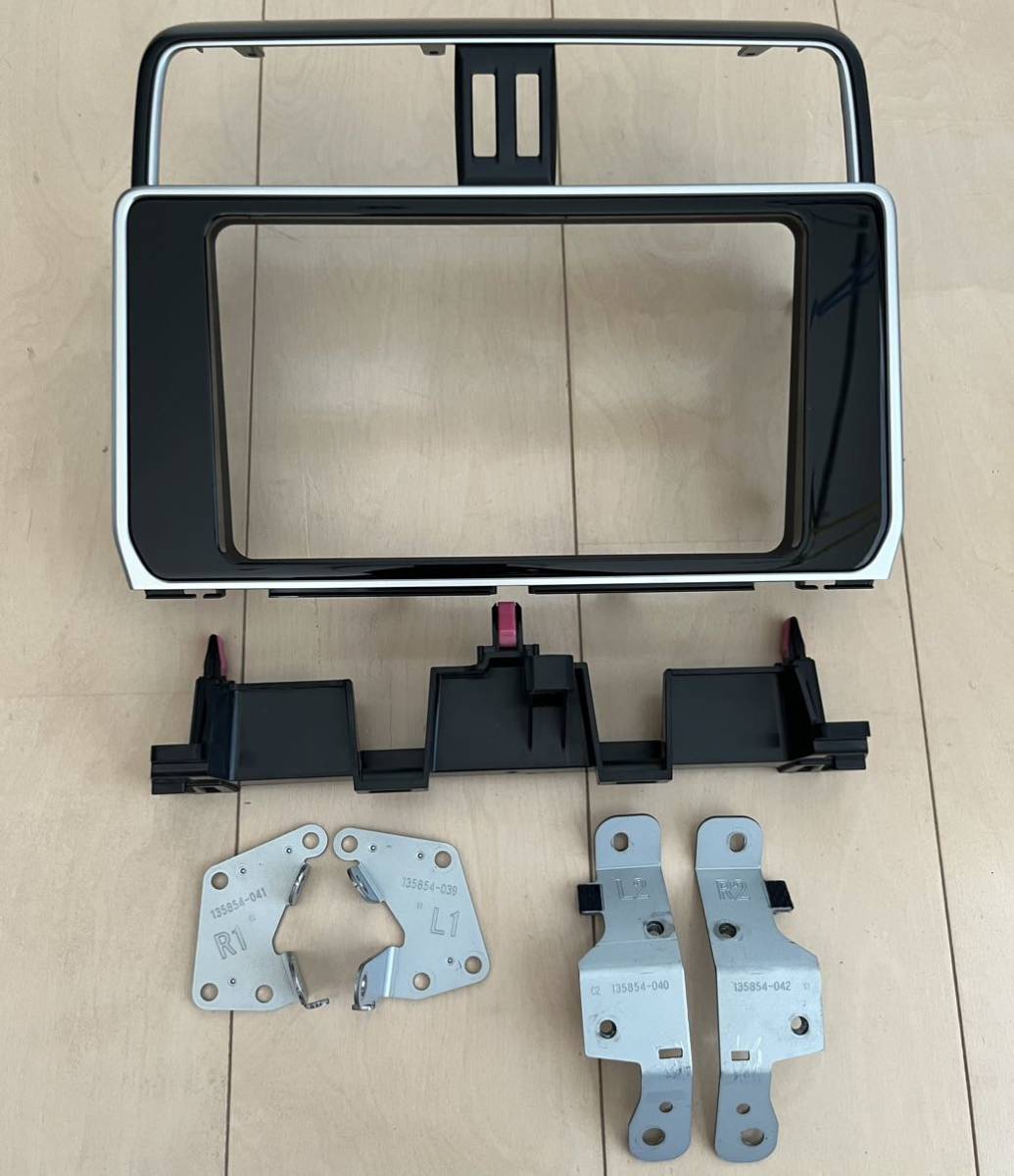 送料無料 トヨタ純正150 プラド 9インチナビ 取付パネルキット