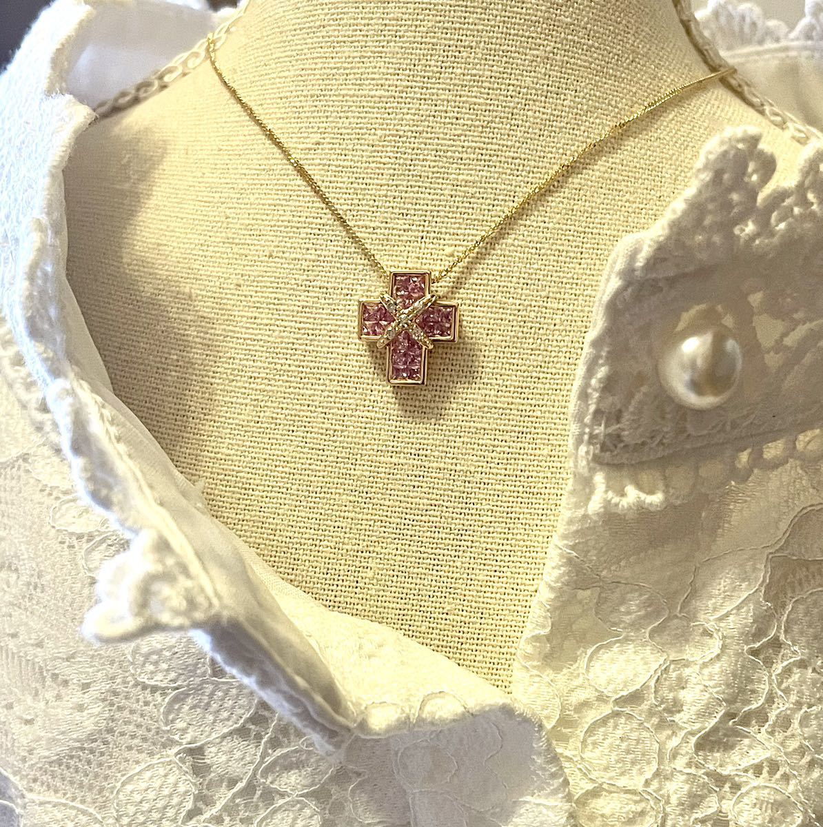 LES ESSENTIELLES◇K18YG/PG*2.87g*サファイア*クロスネックレス