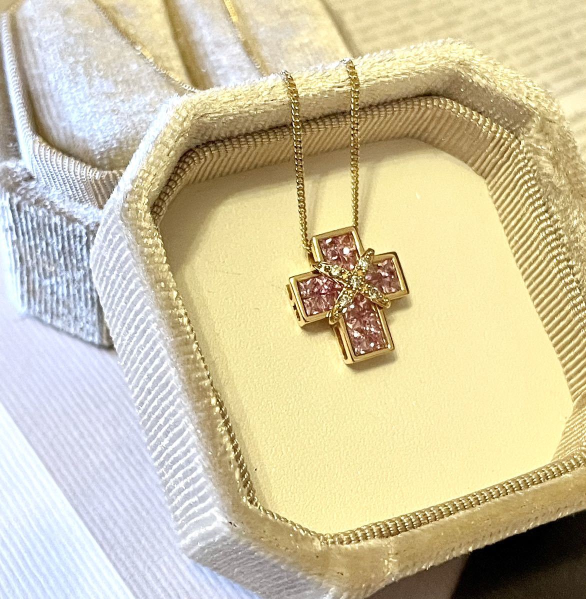 レエッセンシャル　ブラウンダイヤ　ペンダントトップ　クロス LES ESSENTIELLES◇K18YG/PG*2.87g*サファイア*クロスネックレス