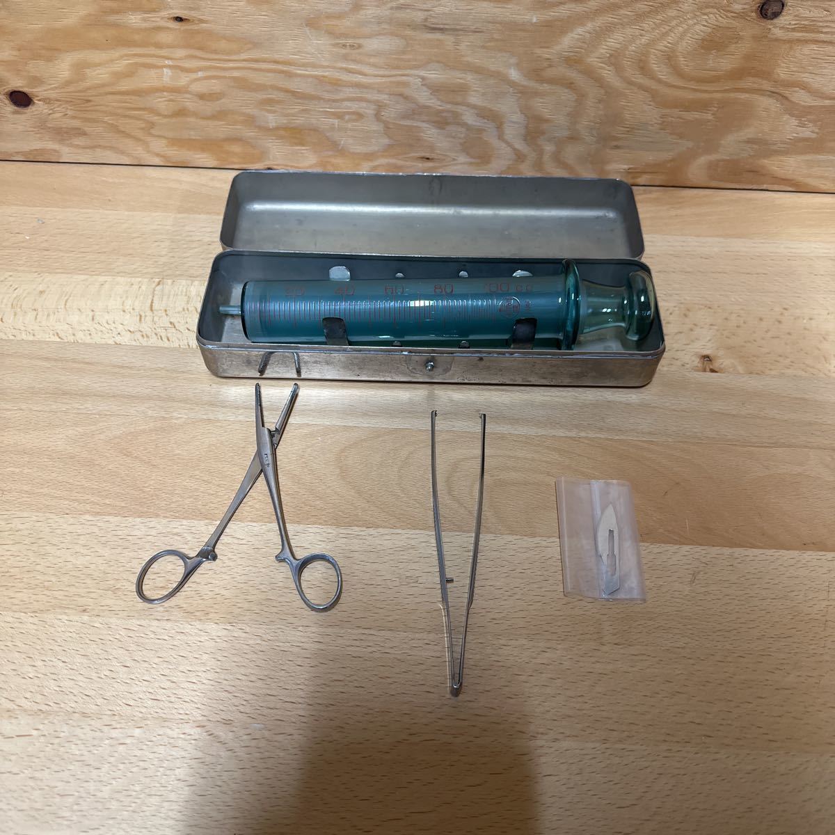お得，新品 A70B3-230725 レア アンティーク 昭和の医療器具 往診用 メス刃 ブレード 有鉤鑷子 鉗子ガラス注射器 ステンレスケース 注射針(雑貨)｜売買されたオークション情報、yahooの商品情報をアーカイ その他