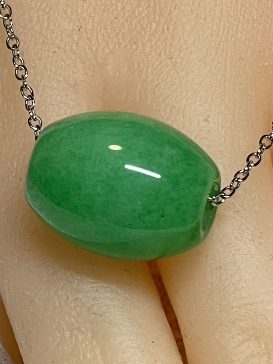 天然翡翠A貨ペンダント20×16mm。チェーン：s 925銀刻印あり
