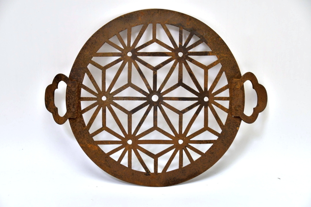 和骨董 重厚な1.5L南部あられ鉄瓶 鉄器 古物 骨董 茶道具 茶釜 菊⁄蓮