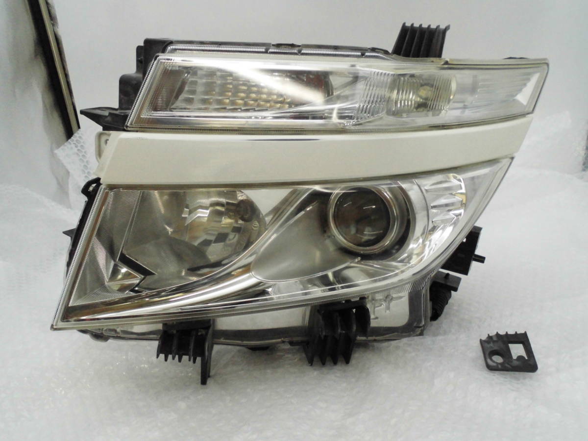 日産エルグランド E52 左HID ヘッドライトKOITO 100-23008 |