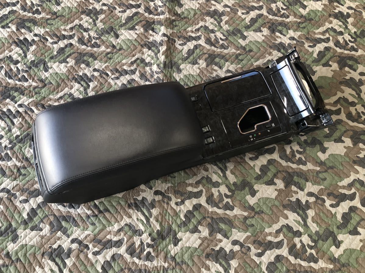 送料無料！ GRS18系 クラウン 後期 純正 センターコンソール 中古品