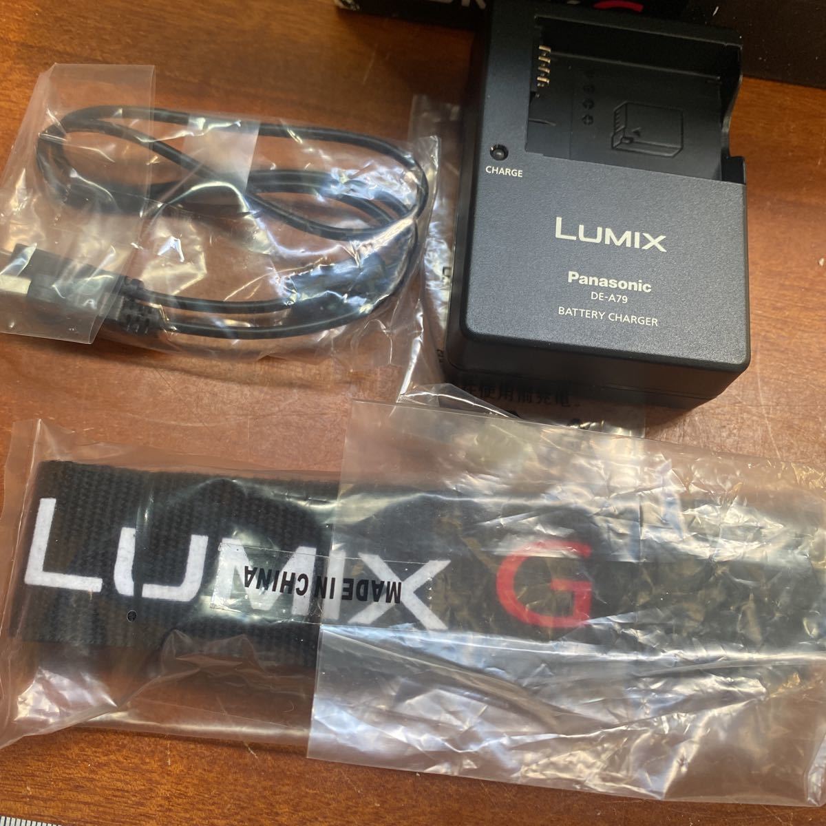 LUMIX Panasonic DMC-G8 パナソニック ボディ 箱有り ベルト 新品 充電