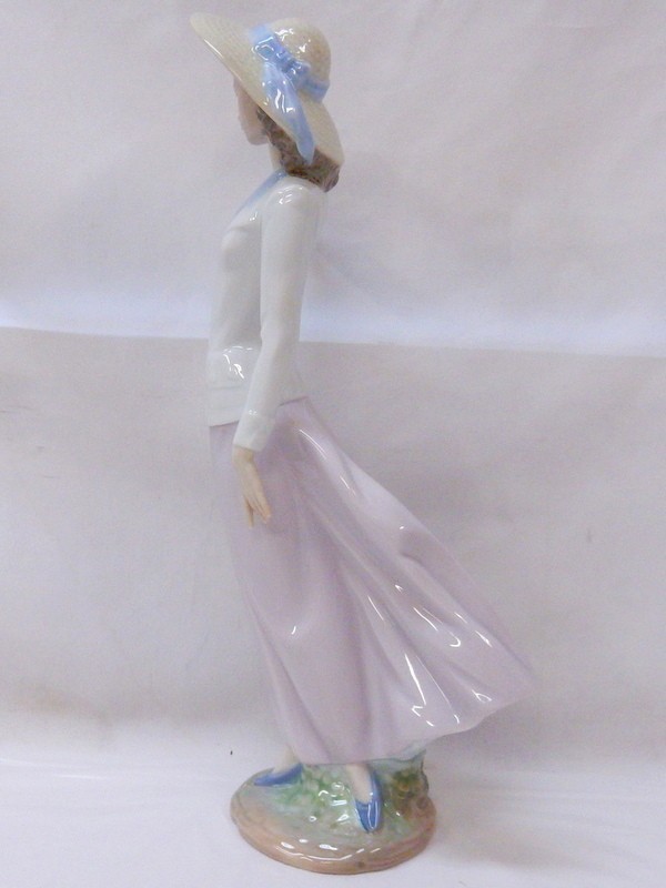 1000円スタート フィギュリン LLADRO リヤドロ #5682 春のそよ風 女性